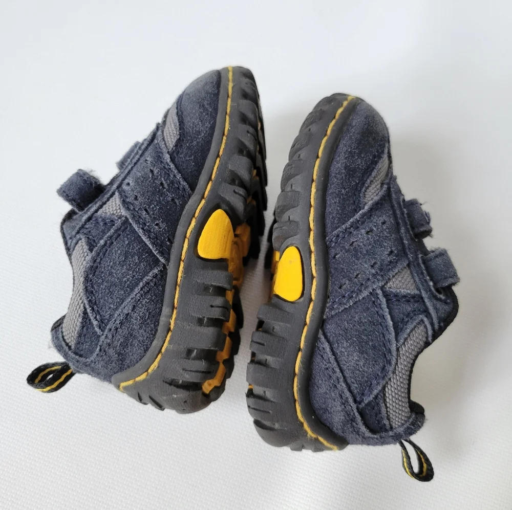 OshKosh Bgosh Suede Leather Baby Boy Sneakers Sz 4